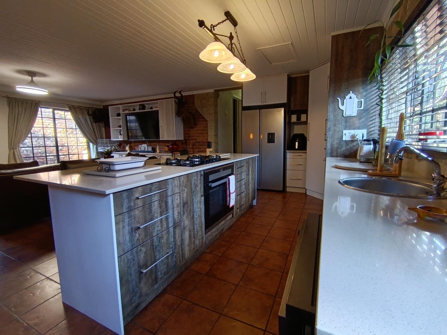 5 Bedroom Property for Sale in Langenhovenpark Free State